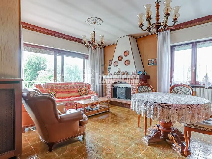 Appartamento trilocale in vendita in Via Copelli a, Luino