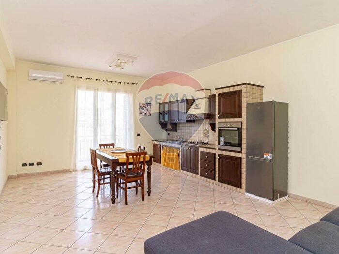 Appartamento trilocale in affitto in Via Faraci, Picanello, Catania