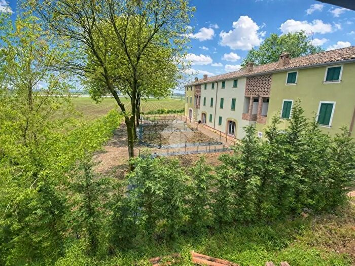Casa quadrilocale in vendita in Str Cavi, Collecchio