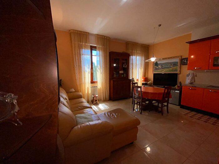 Appartamento trilocale in vendita in Gambassi Terme