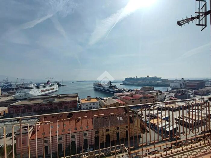 Appartamento con 5 locali in affitto in Traversa Nuova Marina, Napoli