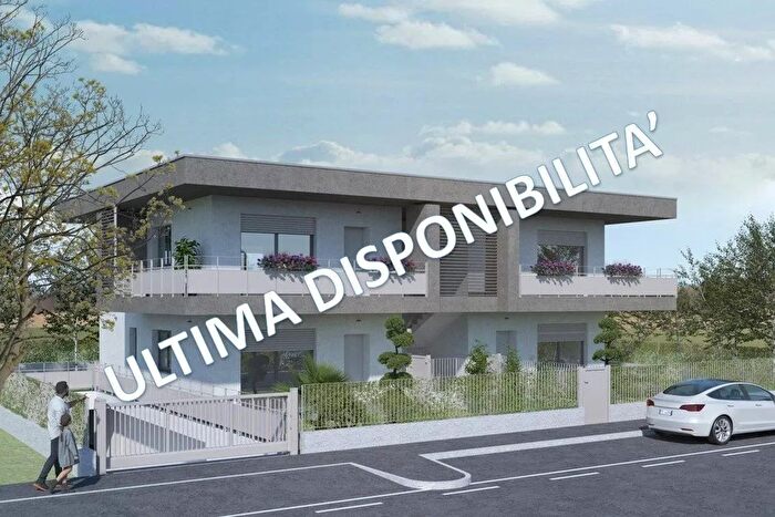 Appartamento trilocale in vendita in Via Ugo Foscolo Urgnano, Urgnano