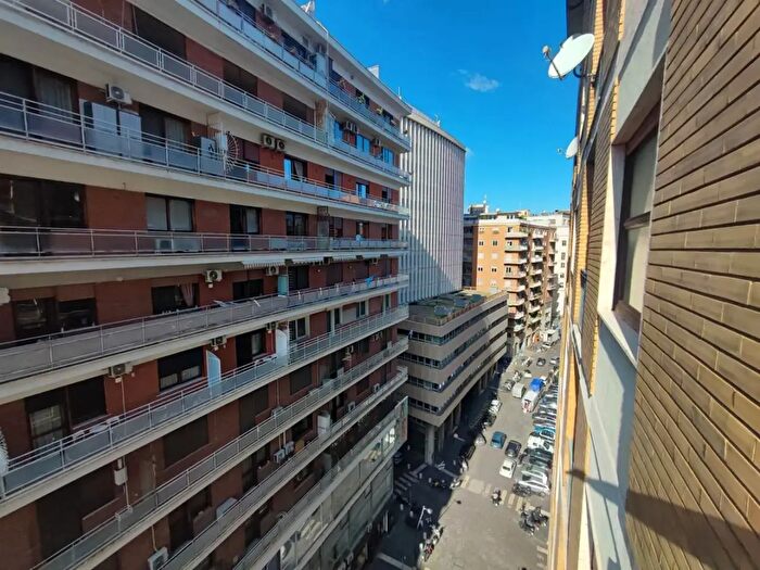 Appartamento trilocale in vendita in Via Roberto Bracco, Napoli