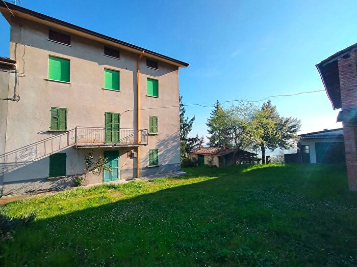 Casa con 7 locali in vendita in Lugagnano Val DArda