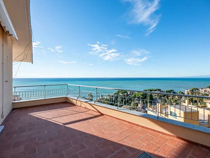 Appartamento con 8 locali in vendita in Via Aurelia, Genova