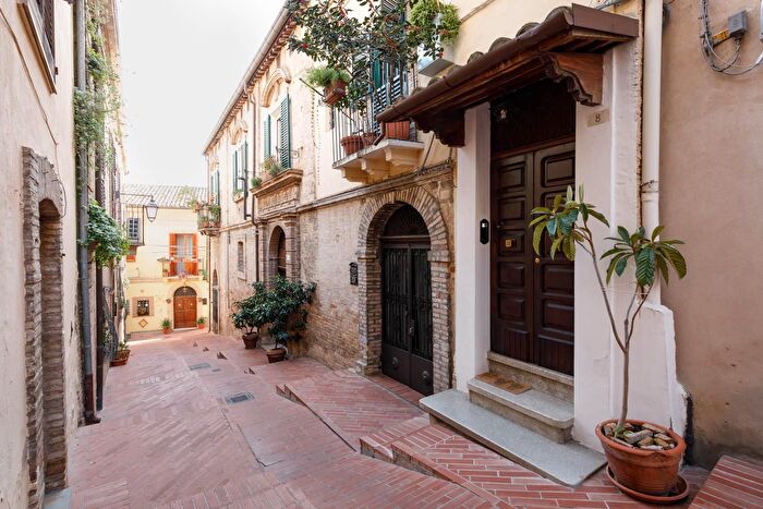 Casa con 10 locali in vendita in Via Santa Maria Maggiore Vico IX, Lanciano