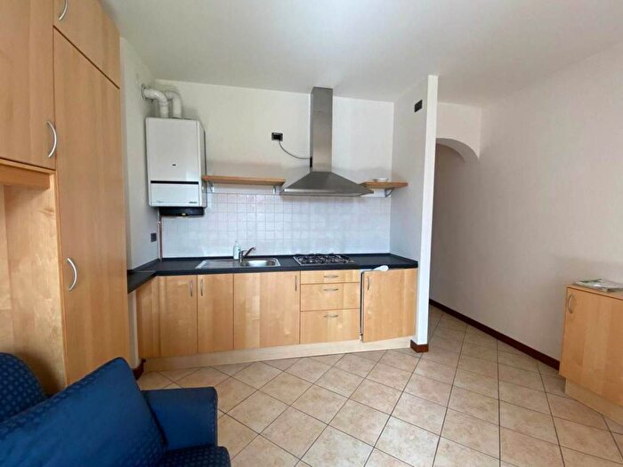 Appartamento monolocale in affitto in Via mazzini, Colico Piano, Colico
