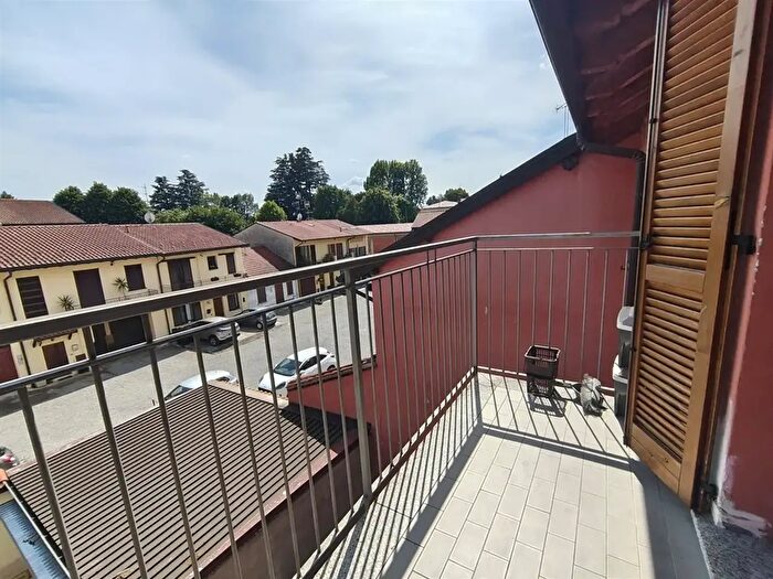 Appartamento bilocale in affitto in Via Umberto I, Biassono