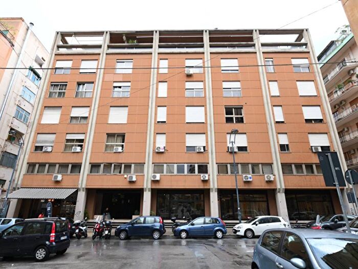 Appartamento bilocale in affitto in Via Isidoro la Lumia, Politeama Ruggiero Settimo, Palermo