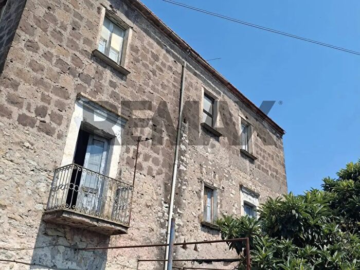 Casa con 9 locali in vendita in Santi Cosma E Damiano