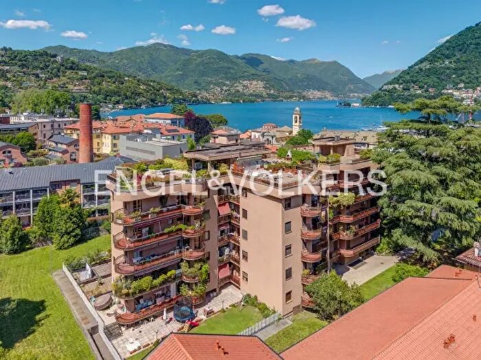 Appartamento con 5 locali in affitto in Via Borgo Vico, Como