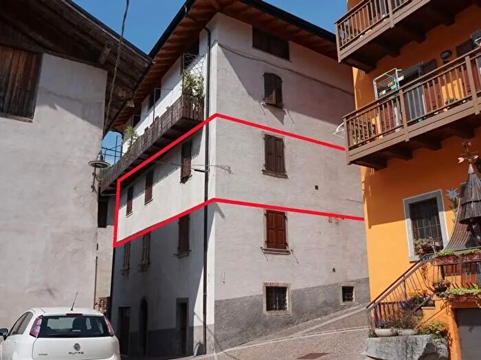 Appartamento trilocale in vendita in Via Brigata Lupi, Borgo Chiese