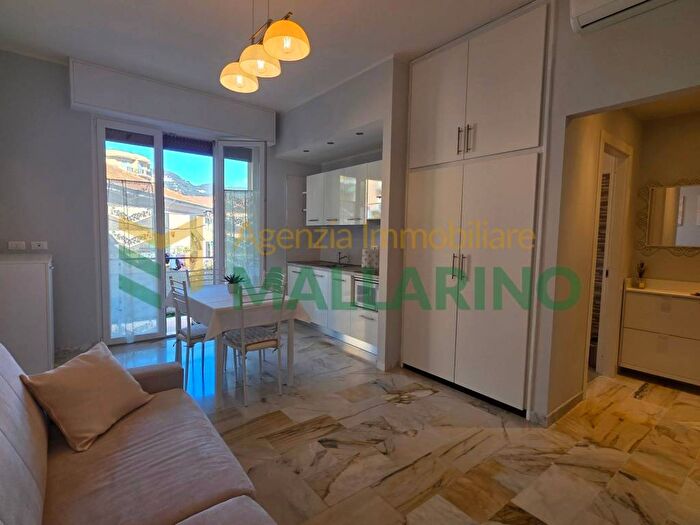 Appartamento monolocale in affitto in Via Piemonte, Centro, Finale Ligure