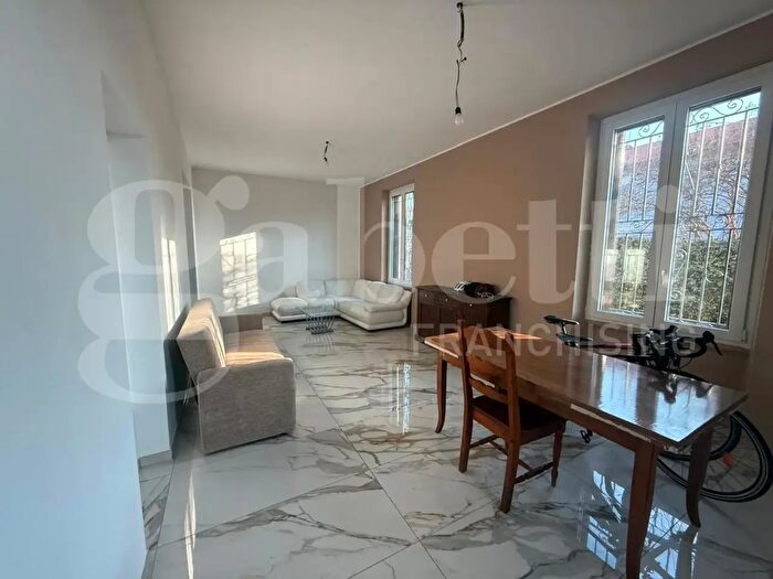 Appartamento trilocale in affitto in Via Andrea Doria, Monza