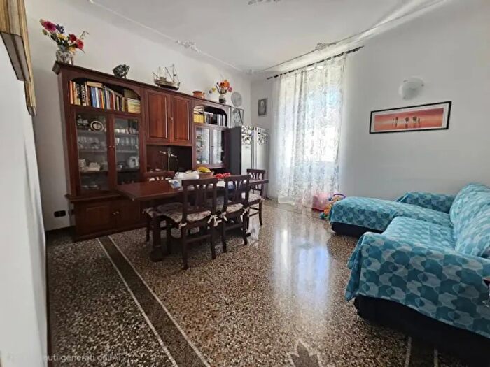 Appartamento quadrilocale in vendita in Via Angelo Siffredi, Genova