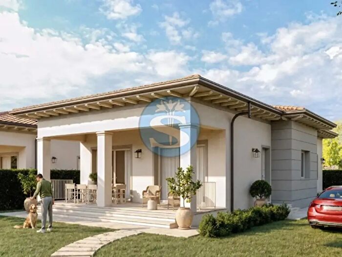 Casa con 8 locali in vendita in Pietrasanta