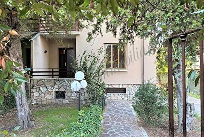 Casa con 5 locali in affitto in Via Federico Amadei, Due Pini Te Brunetti, Mantova