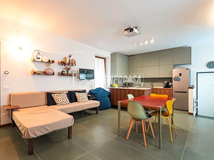 Appartamento bilocale in vendita in Via San Gaetano, Bosisio Parini