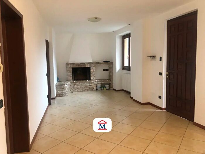 Appartamento trilocale in affitto in Via Carrara, Sorisole