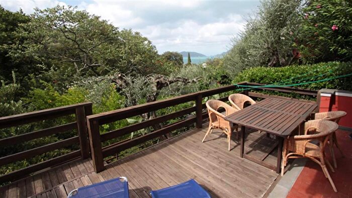 Appartamento con 6 locali in vendita in Lerici