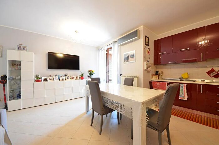 Appartamento trilocale in vendita in Via Monte Grappa, Masate