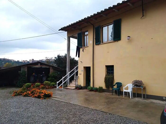 Casa con 6 locali in vendita in San Miniato