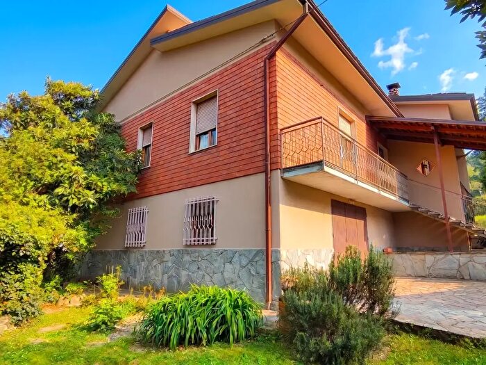 Casa con 5 locali in vendita in Via Foppiani, Gropparello