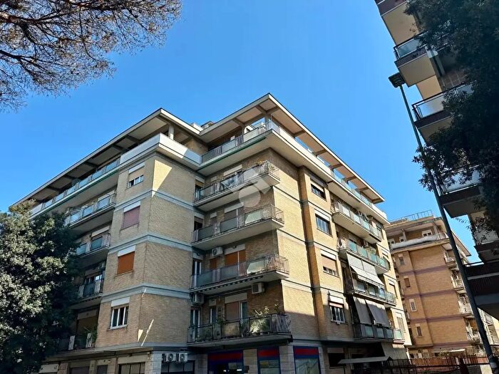 Appartamento quadrilocale in vendita in Via Carlo del Greco, Roma