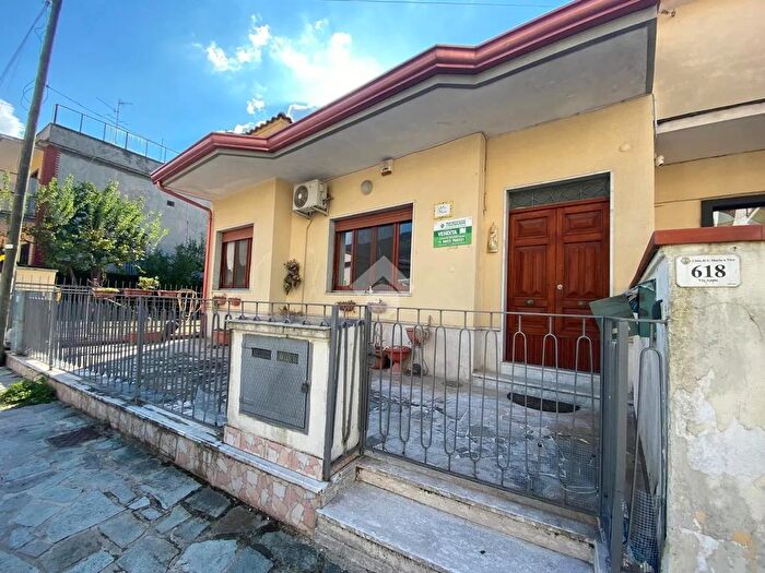 Casa con 6 locali in vendita in Via Appia, Santa Maria A Vico
