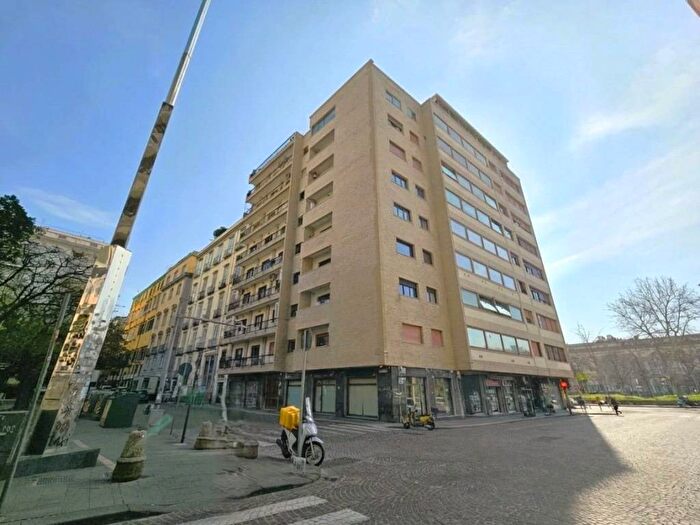 Appartamento bilocale in affitto in Piazza San Pasquale, Chiaia, Napoli