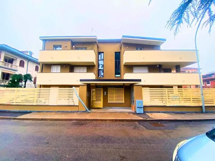 Appartamento quadrilocale in vendita in Via Buozzi, Pero