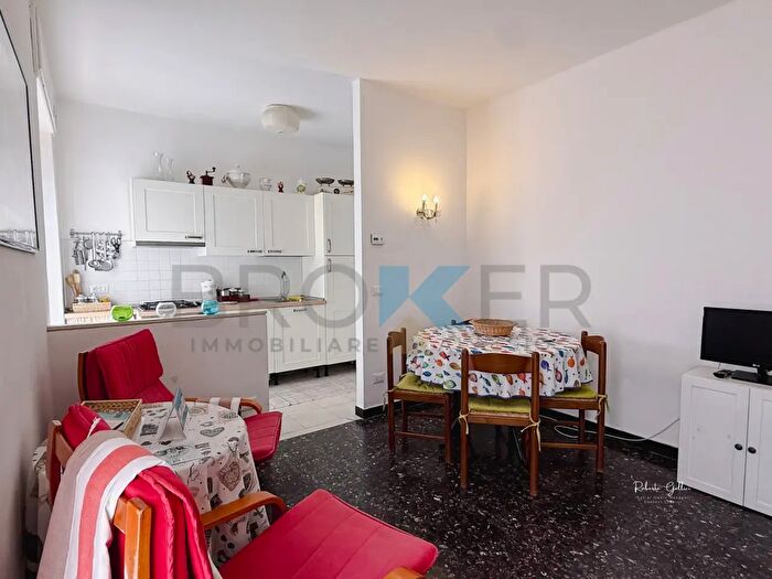 Appartamento trilocale in vendita in Via Privata Giovanni Genova Bocchi Bianchi, Alassio