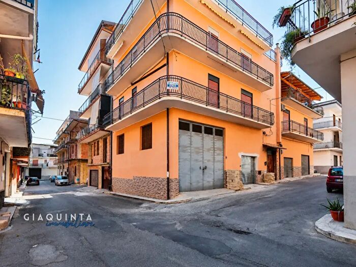 Appartamento trilocale in vendita in Via Grilli N, Palagonia
