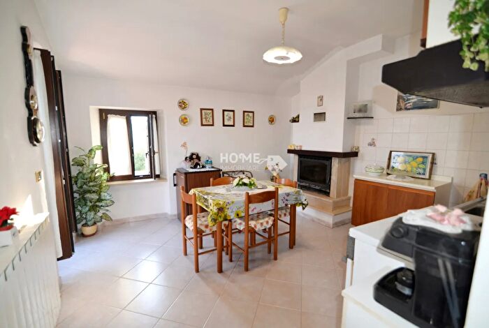 Casa trilocale in vendita in Gualdo