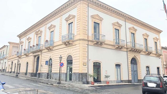 Casa con 8 locali in vendita in Corso Vittorio Emanuele II, Piedimonte Etneo