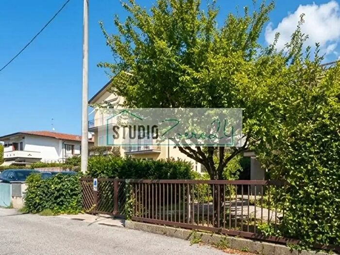 Appartamento con 5 locali in vendita in Via Maggio, Montignoso
