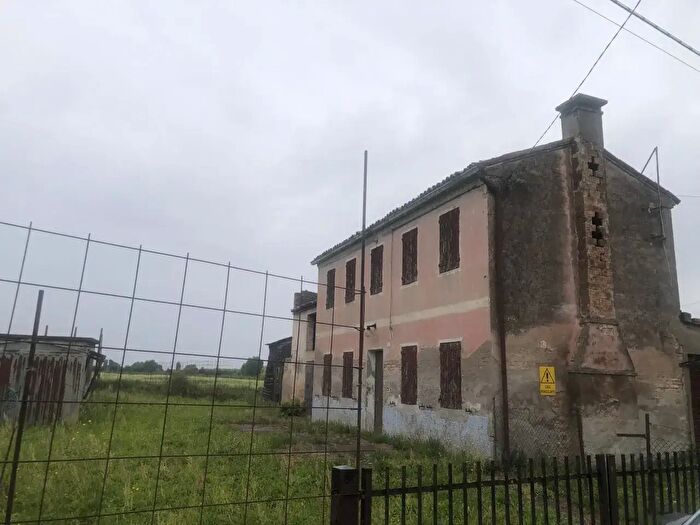 Casa quadrilocale in vendita in Bolzonari, Tribano