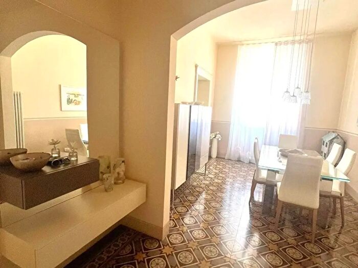 Appartamento con 5 locali in vendita in Lucca