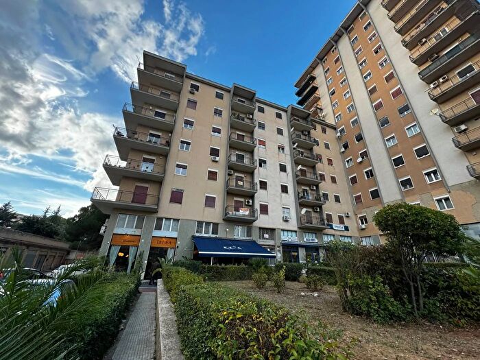 Appartamento quadrilocale in vendita in Via Libertà Caltanissetta, Caltanissetta