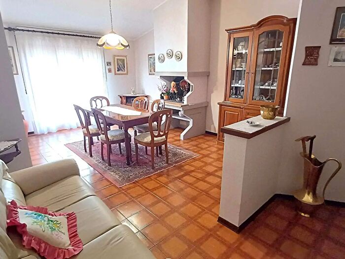 Appartamento trilocale in vendita in Via Aprile, Moriago Della Battaglia