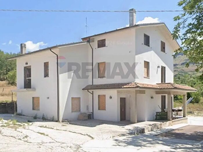 Casa con 6 locali in vendita in Via Canale, Caramanico Terme