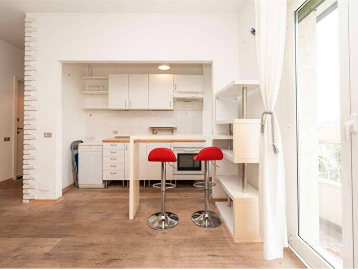 Appartamento bilocale in affitto in Via Lario, Zara, Milano