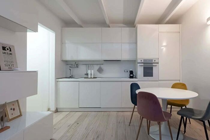 Appartamento monolocale in affitto in Via Vigevano, Milano