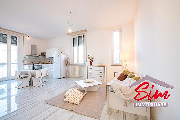 Appartamento trilocale in vendita in Via Santorre di Santarosa Snc, Novara