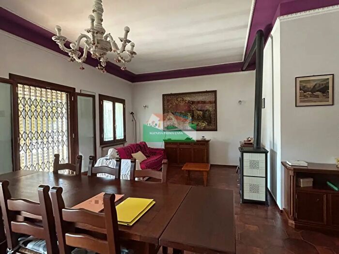 Casa con 9 locali in vendita in Via Ortona, Ravenna