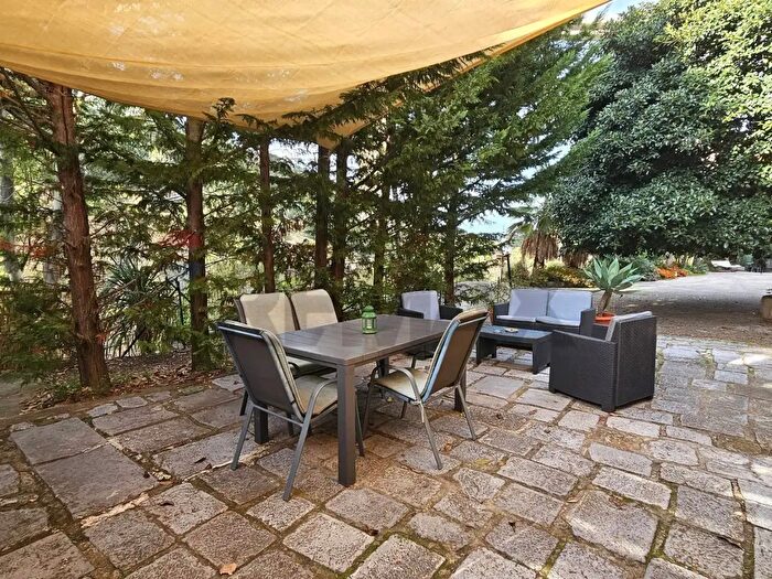 Casa con 18 locali in vendita in Contrada Malpertugio Snc, Pollina