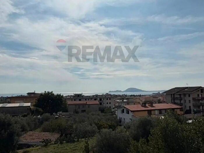 Casa con 8 locali in vendita in Formia