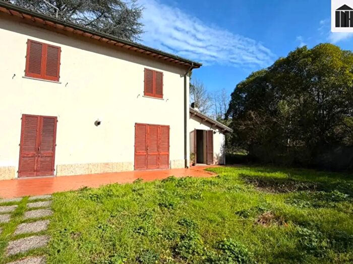 Casa con 8 locali in vendita in Fucecchio