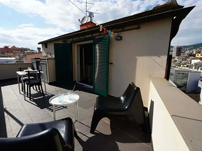 Appartamento monolocale in affitto in Vico Chiuso degli Eroi, Genova