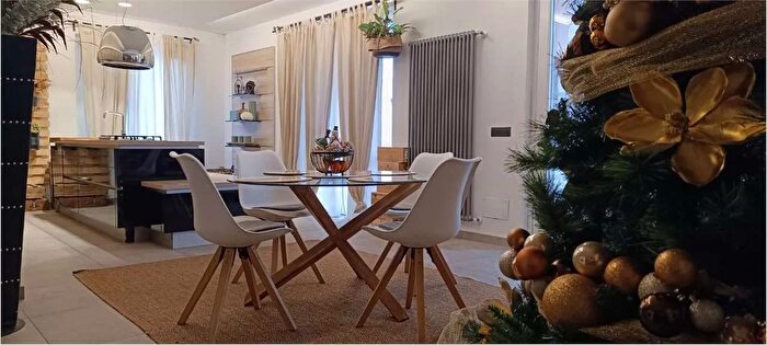 Casa con 5 locali in vendita in Castelnuovo Magra